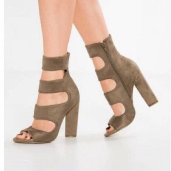 Steve Madden Shoes - Steve Madden Tawnie Open Toe Shoe 6.5 NWOB